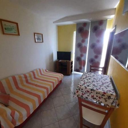 Apartments Robi- Swimming Pool And Beautiful Garden Kampor Extérieur photo
