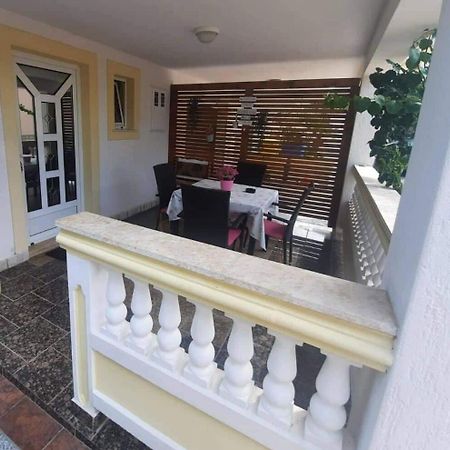 Apartments Robi- Swimming Pool And Beautiful Garden Kampor Extérieur photo