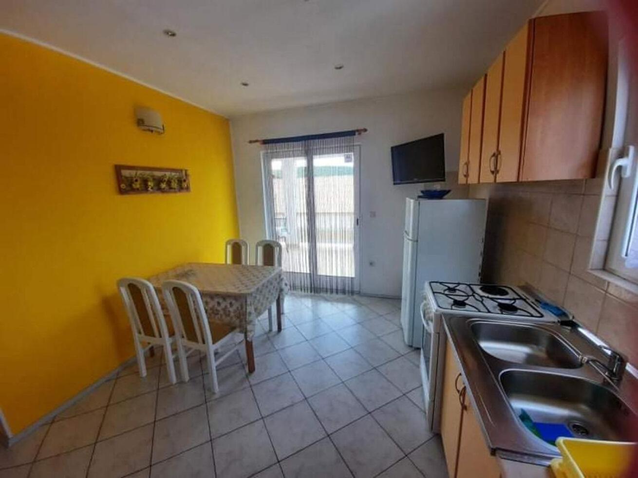 Apartments Robi- Swimming Pool And Beautiful Garden Kampor Extérieur photo