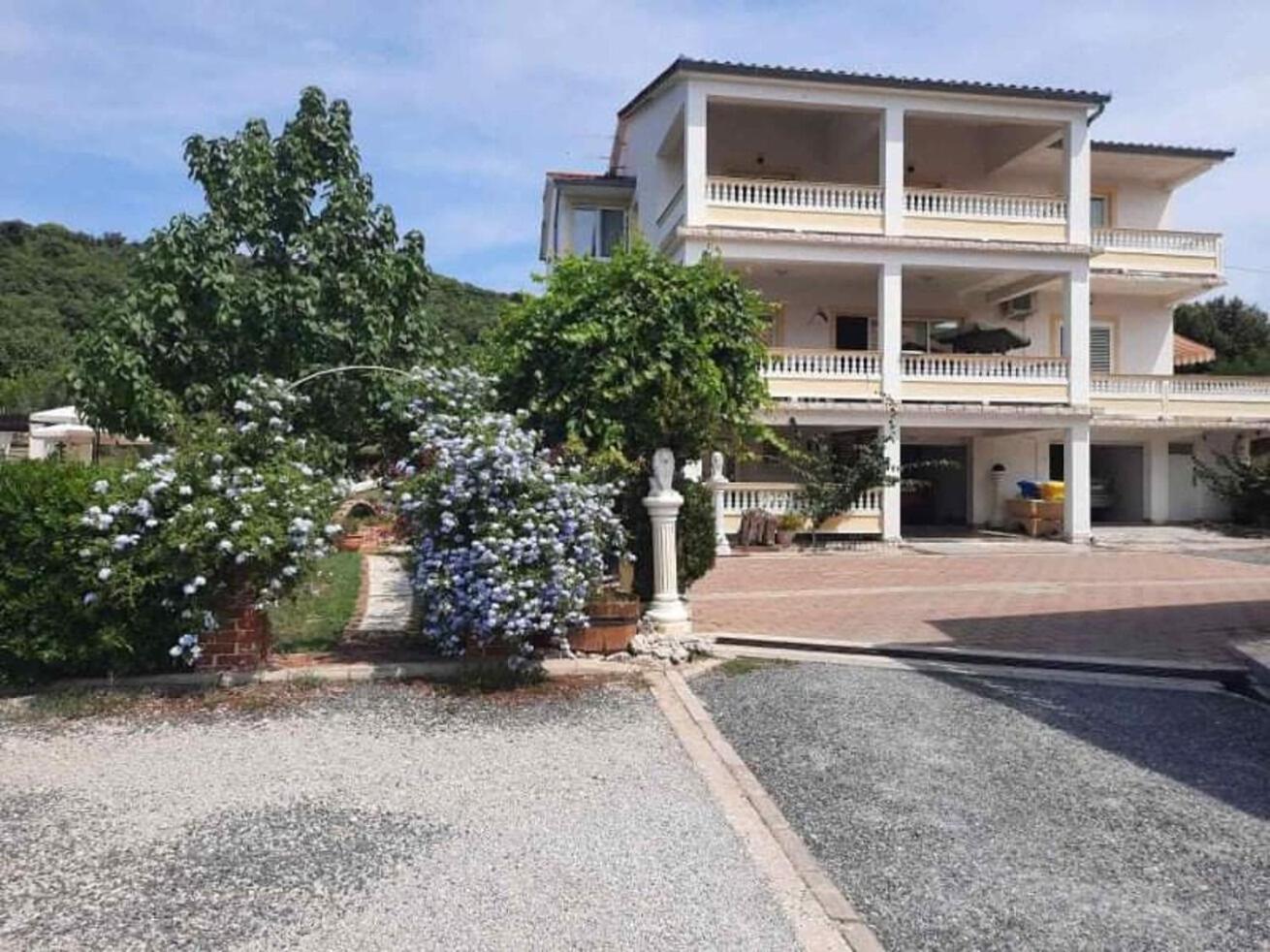 Apartments Robi- Swimming Pool And Beautiful Garden Kampor Extérieur photo