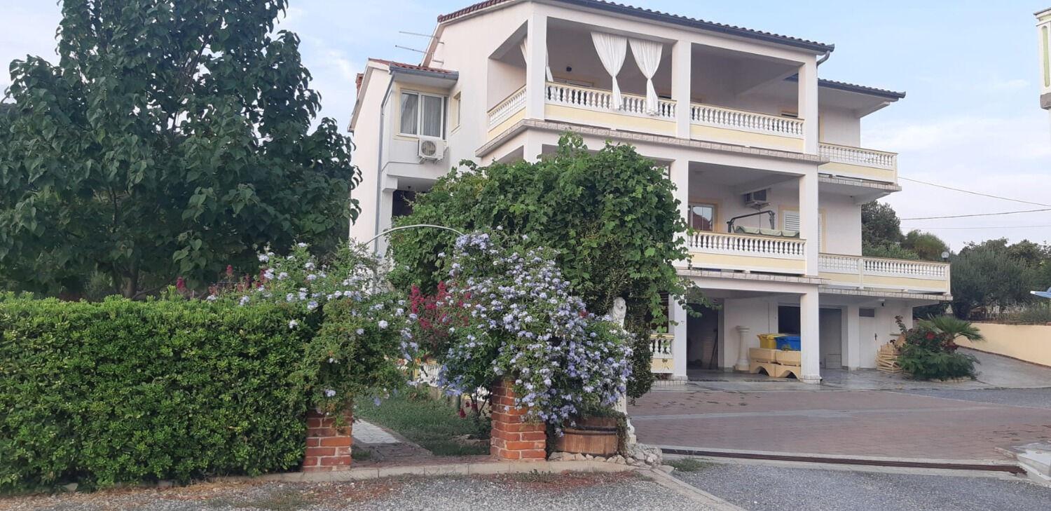 Apartments Robi- Swimming Pool And Beautiful Garden Kampor Extérieur photo